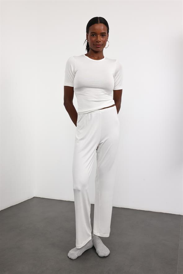 Ekru Dökümlü Yumuşak Pijama Takım 