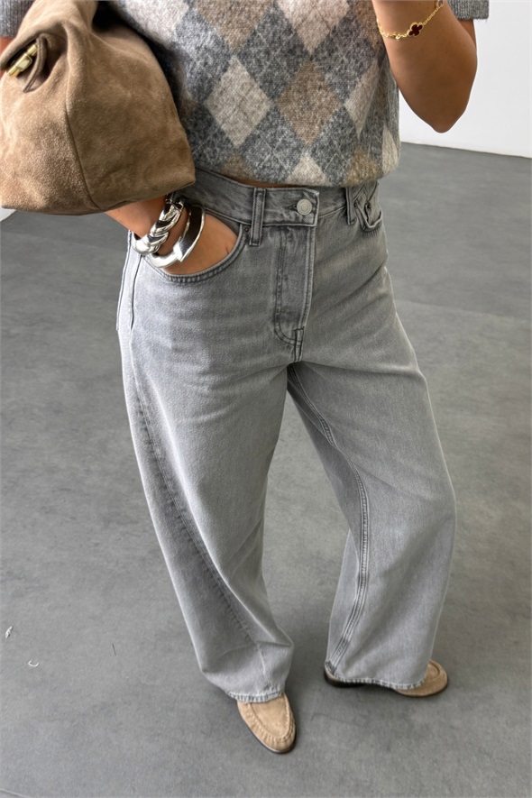 Gri Facade Straight Leg Jean 