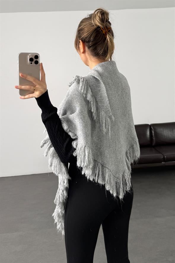 Gri Püsküllü Üçgen Atkı 16004