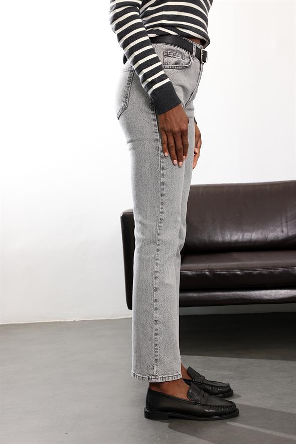 Gri Straight Fit Jean 