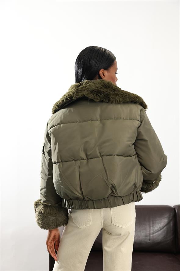 Haki Yakası Kürklü Su Geçirmez Mont D99626