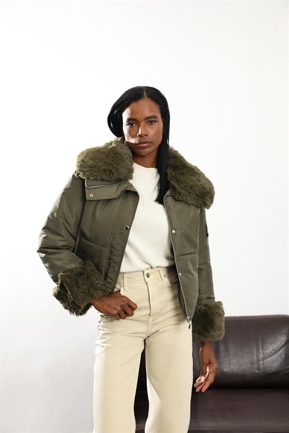 Haki Yakası Kürklü Su Geçirmez Mont D99626