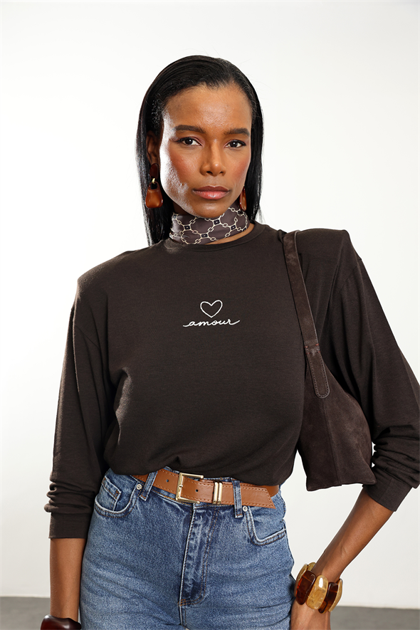 Kahverengi Amour Yazı Nakışlı Vatkalı Bluz 18075