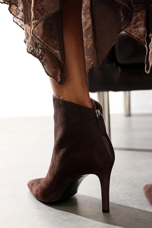 Kahverengi Arkadan Fermuarlı Sivri Burun Bot 25408