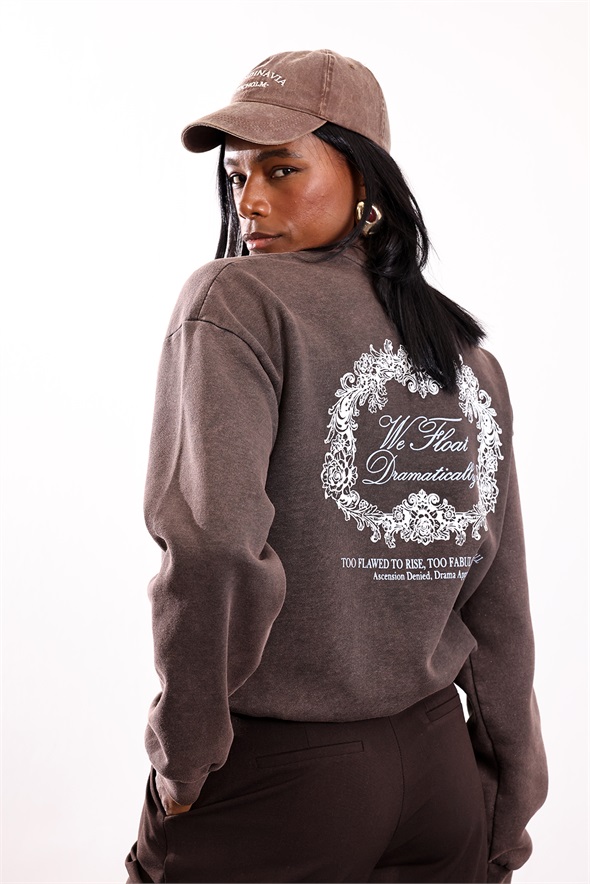 Kahverengi Arkası Baskılı Bisiklet Yaka Sweatshirt 954