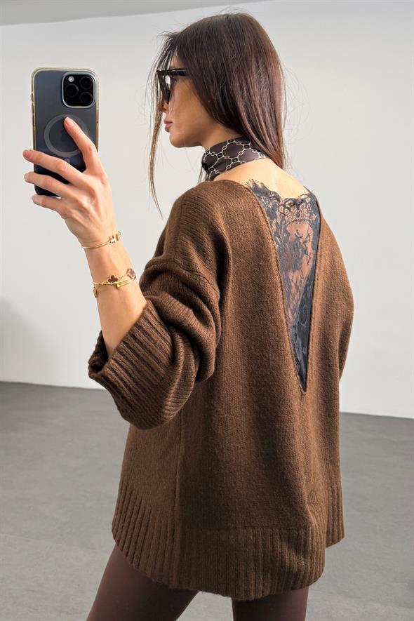 Kahverengi Arkası Dantel Detaylı Kazak 0148