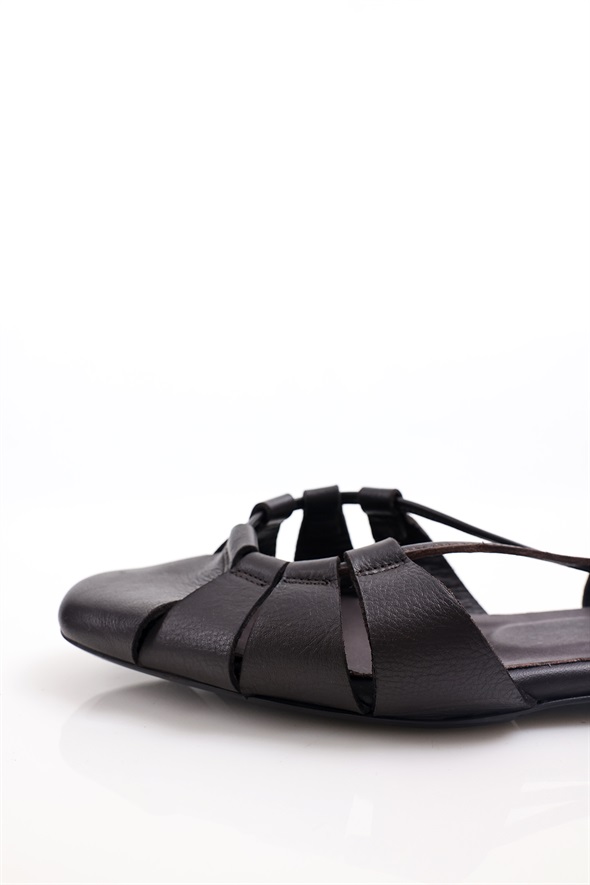 Kahverengi Deri Bağlı Sandalet 39925