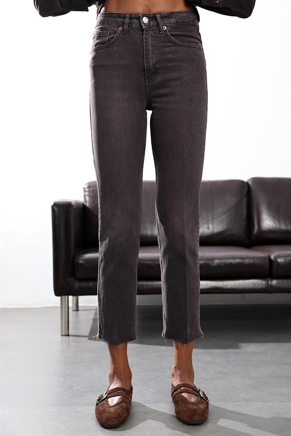Kahverengi Kesik Paça Boyfit Jean 
