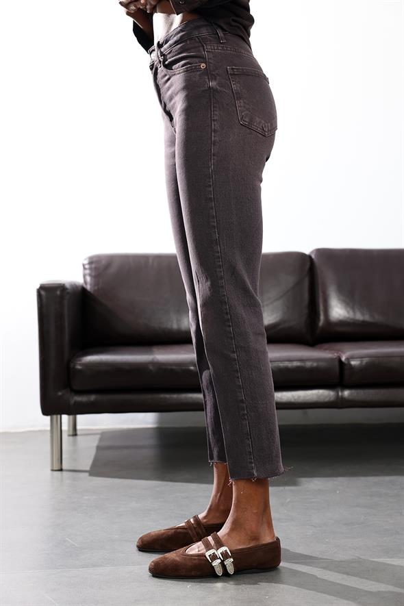 Kahverengi Kesik Paça Boyfit Jean 