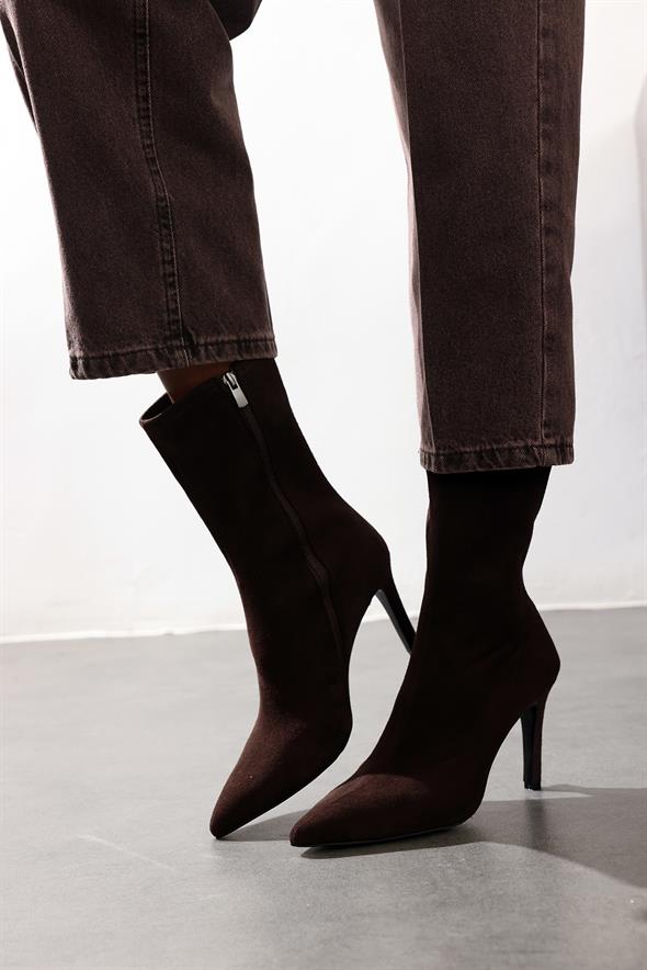 Kahverengi Süet Sivri Burun Topuklu Bot 24374-1