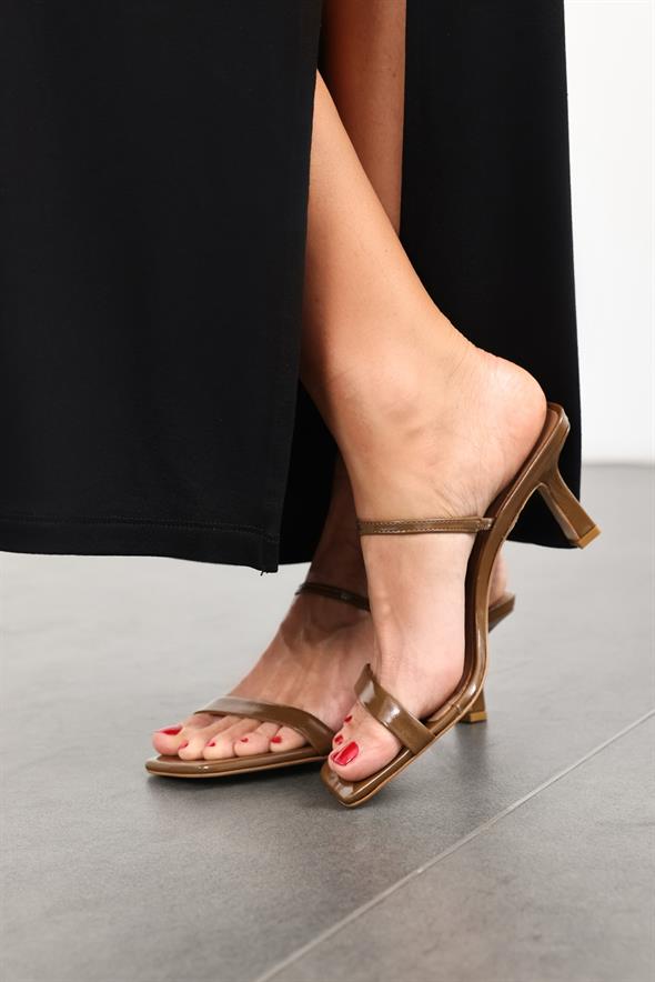 Karamel Bantlı Topuklu Terlik 25247