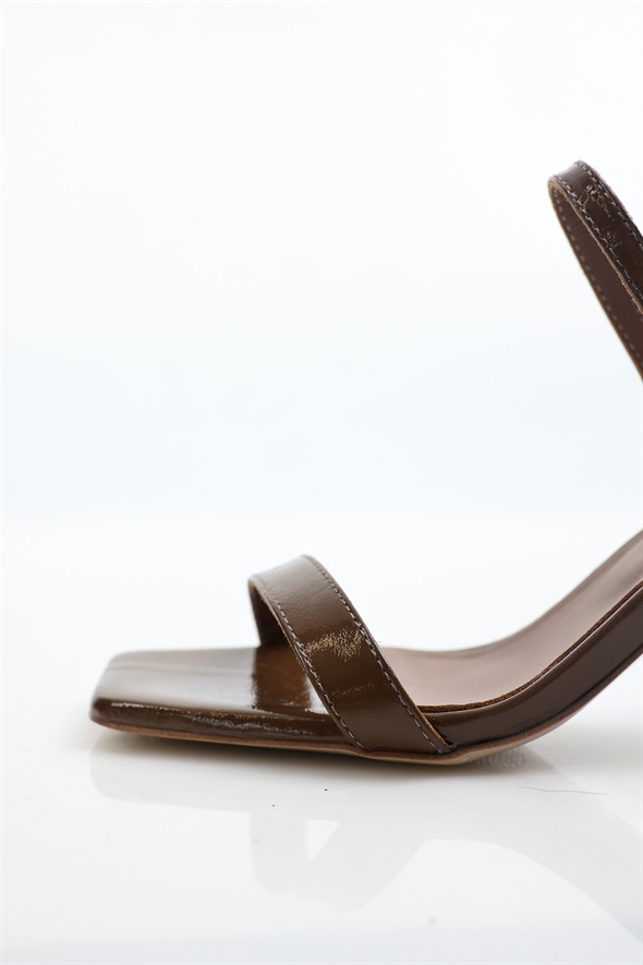Karamel Bantlı Topuklu Terlik 25247