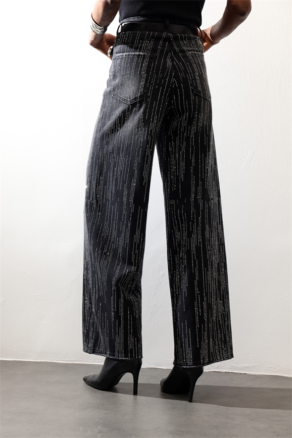 Koyu Füme Taşlı Düz Kesim Jean 