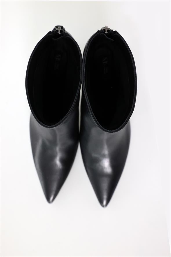 Siyah Arkadan Fermuarlı Sivri Burun Bot 25408