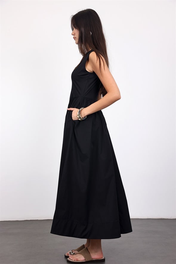 Siyah Belden Oturtmalı Maxi Elbise 0077