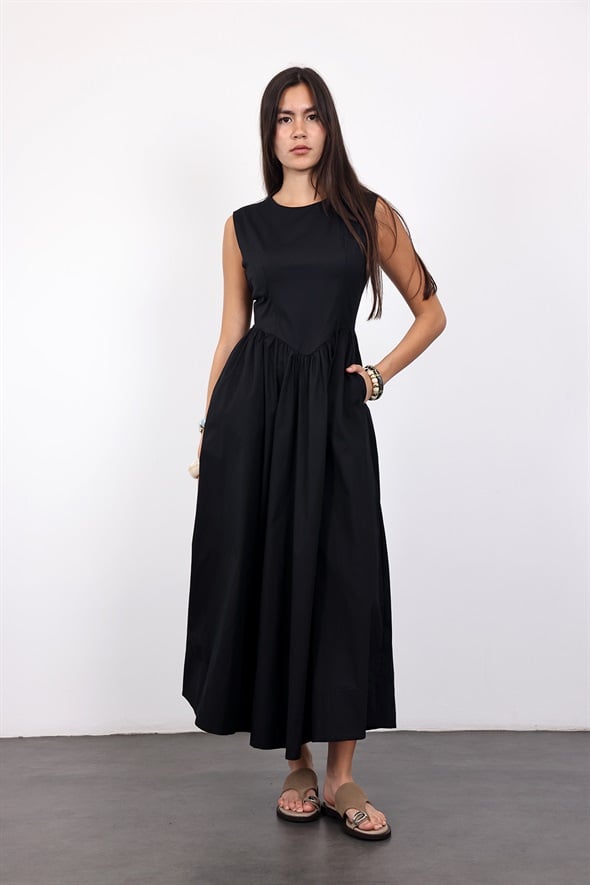 Siyah Belden Oturtmalı Maxi Elbise 0077