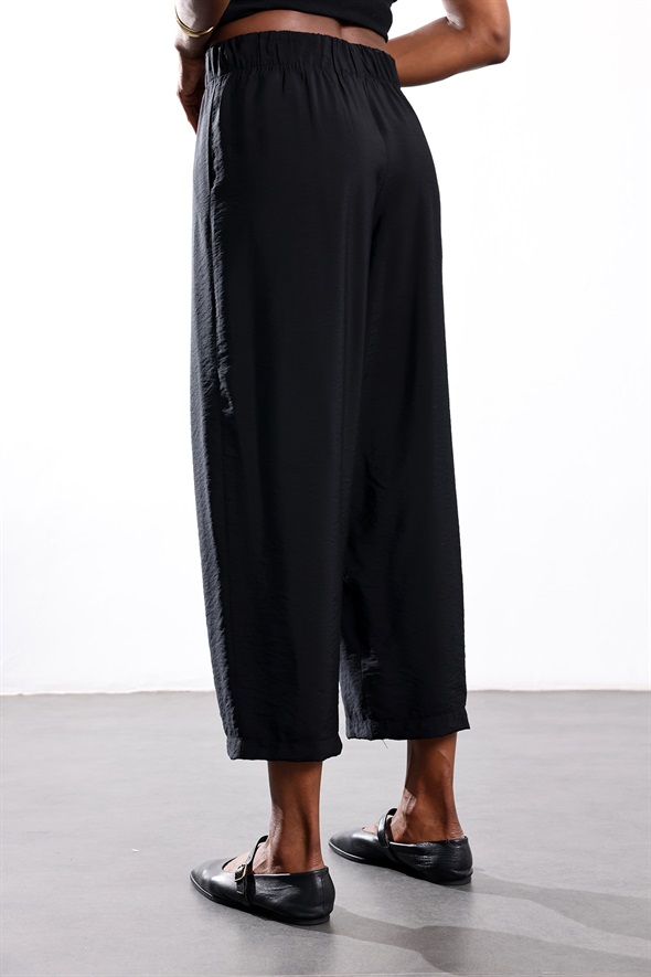 Siyah Beli Lastikli Bol Paça Pantolon 
