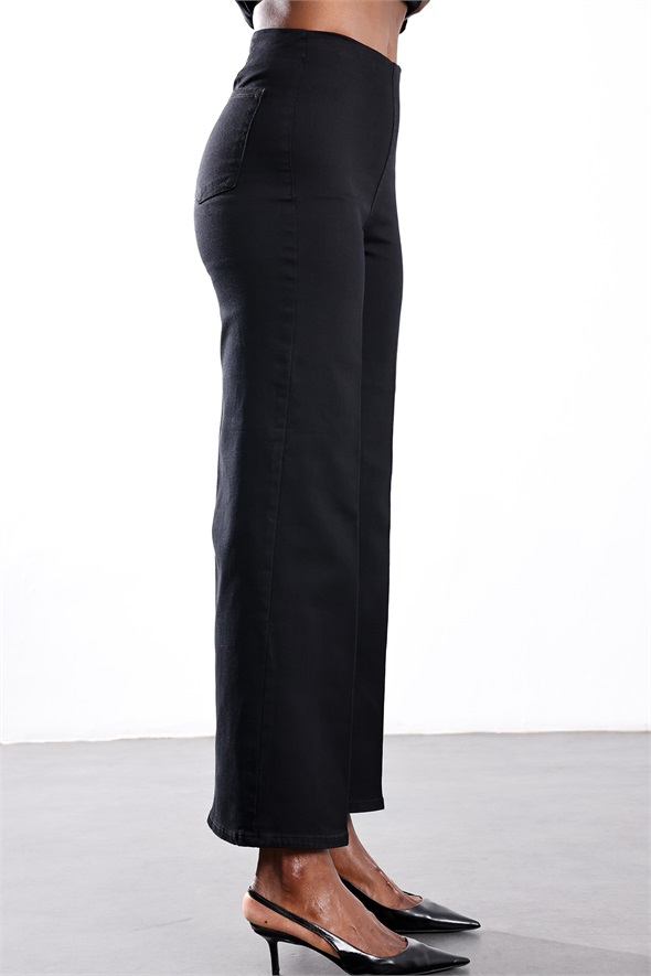 Siyah Beli Lastikli Düz Kesim Jean 761