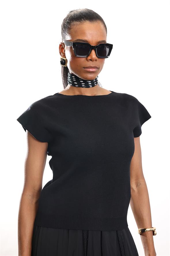 Siyah Bisiklet Yaka Kolsuz Triko 4821