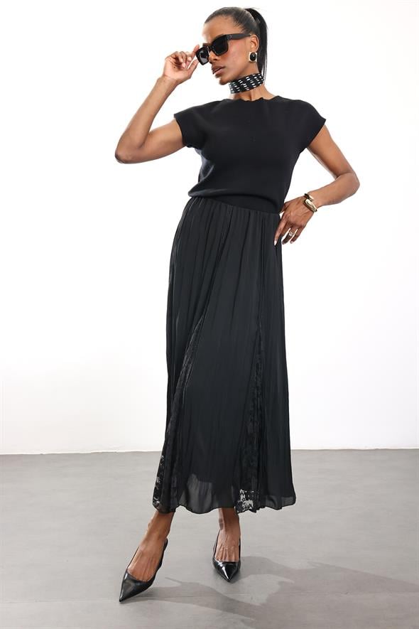 Siyah Bisiklet Yaka Kolsuz Triko 4821