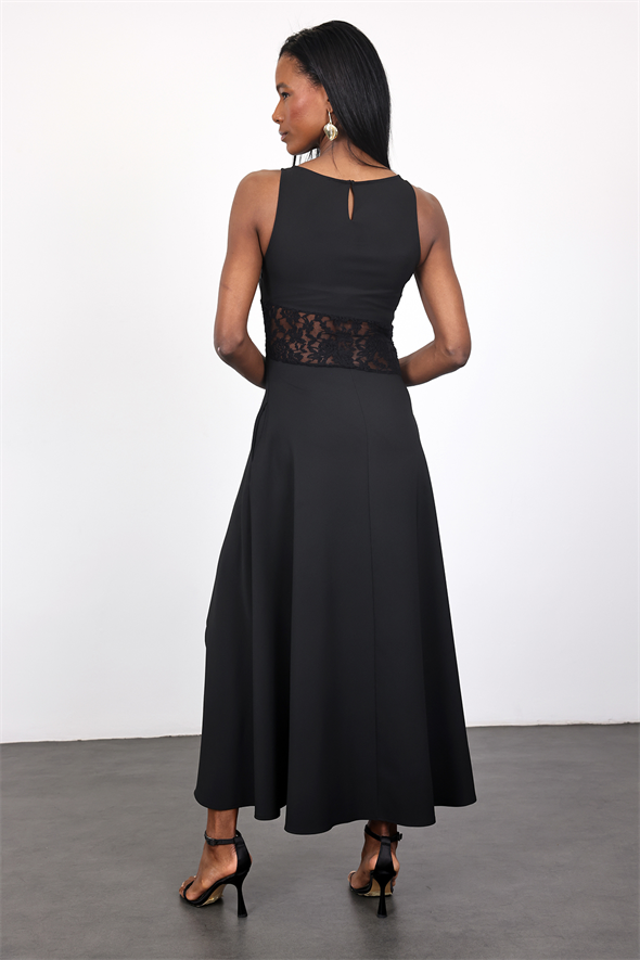 Siyah Dantel Geçişli Yırtmaçlı Elbise 1222