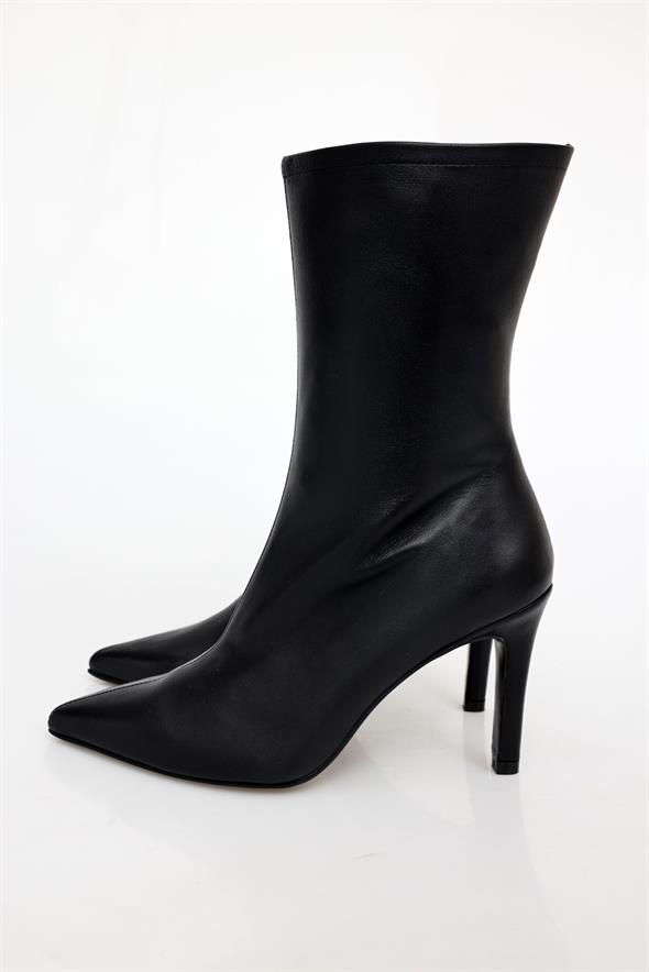 Siyah Deri Sivri Burun Topuklu Bot 24374