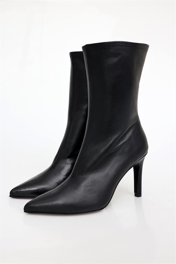 Siyah Deri Sivri Burun Topuklu Bot 24374