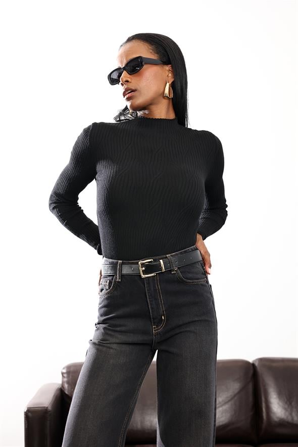 Siyah Dik Yaka Ajurlu Triko 