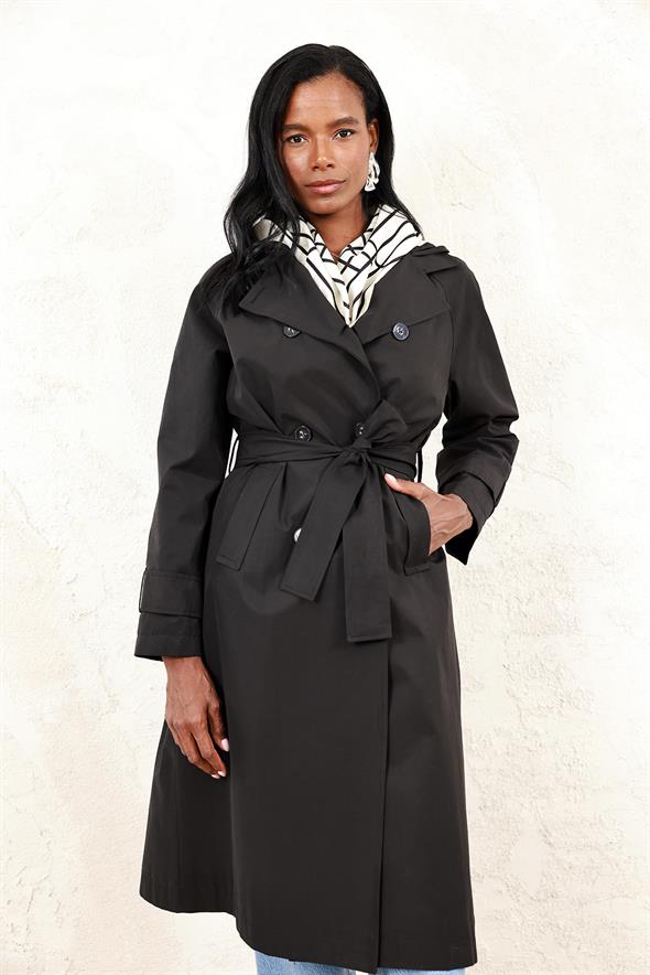 Siyah Fularlı Trençkot 