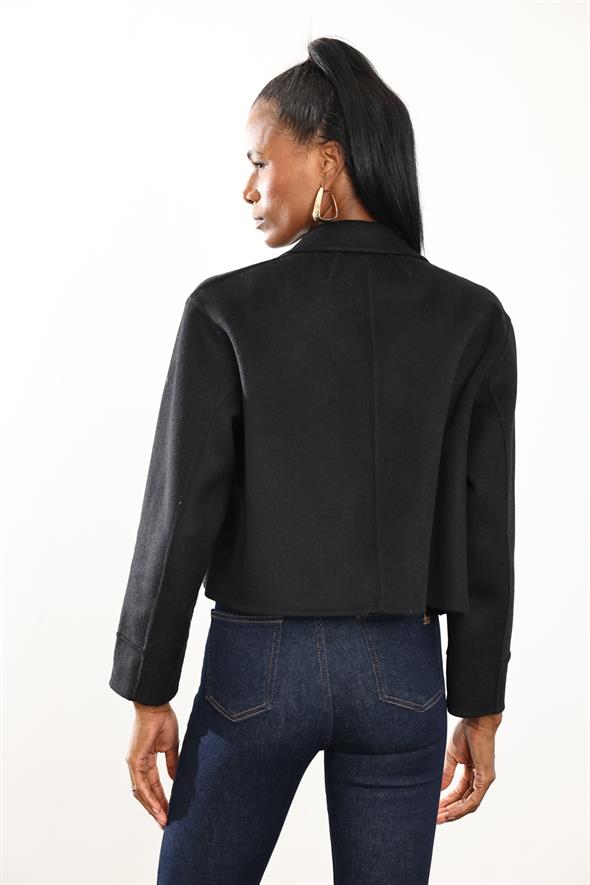 Siyah Gömlek Yaka Kısa Yün Ceket 