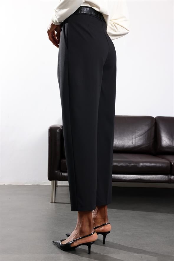 Siyah Kemerli Barrel Pantolon 31640