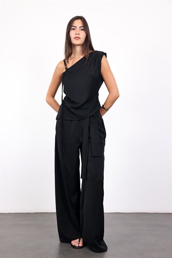 Siyah Kemerli Dökümlü Pantolon 031682