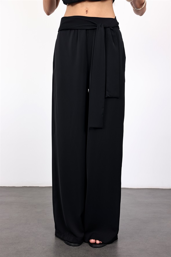 Siyah Kemerli Dökümlü Pantolon 031682