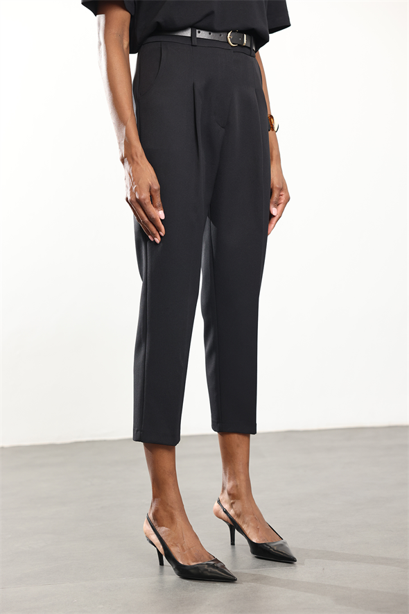 Siyah Kemerli Havuç Kesim Pantolon 9936