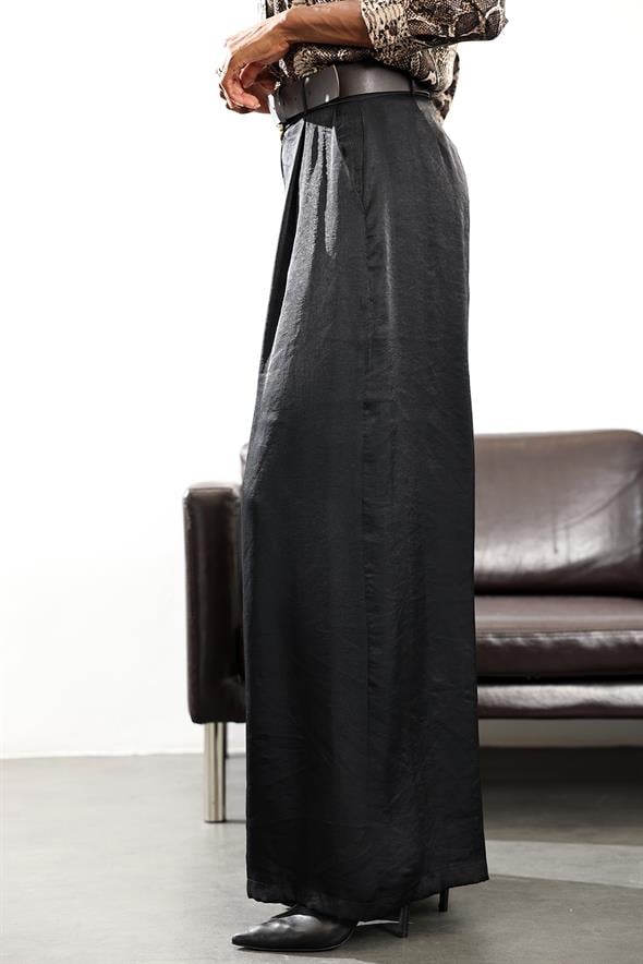 Siyah Kemerli Saten Geniş Pantolon 