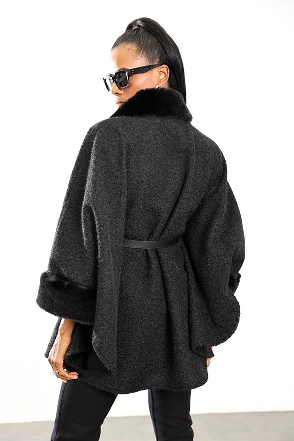 Siyah Kürklü Kemerli Buklet Panço D99844