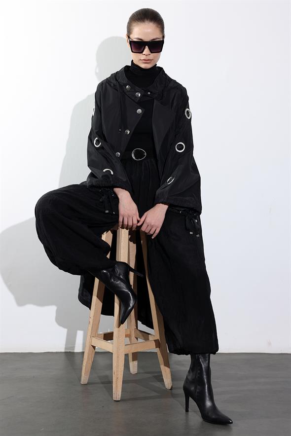 Siyah Metal Halka Detaylı Kapüşonlu Trençkot 87147