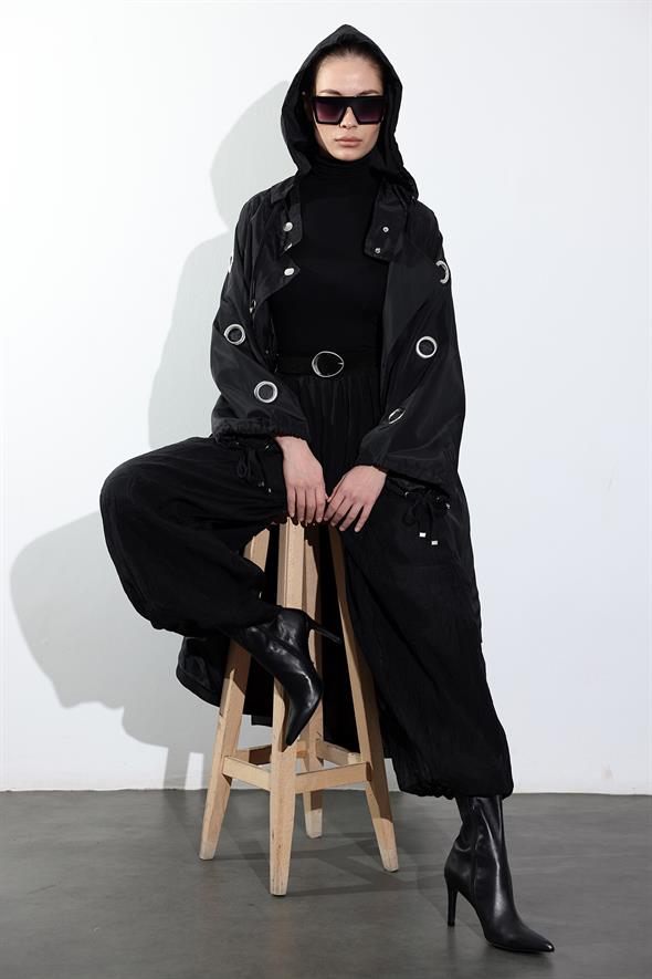 Siyah Metal Halka Detaylı Kapüşonlu Trençkot 87147