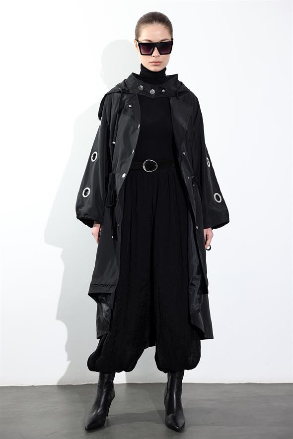 Siyah Metal Halka Detaylı Kapüşonlu Trençkot 87147