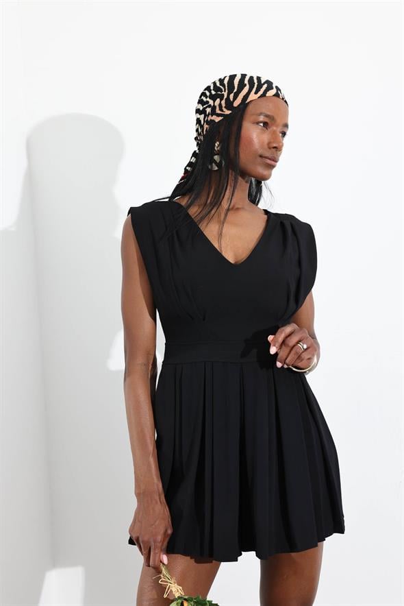 Siyah Piliseli Şort Elbise 