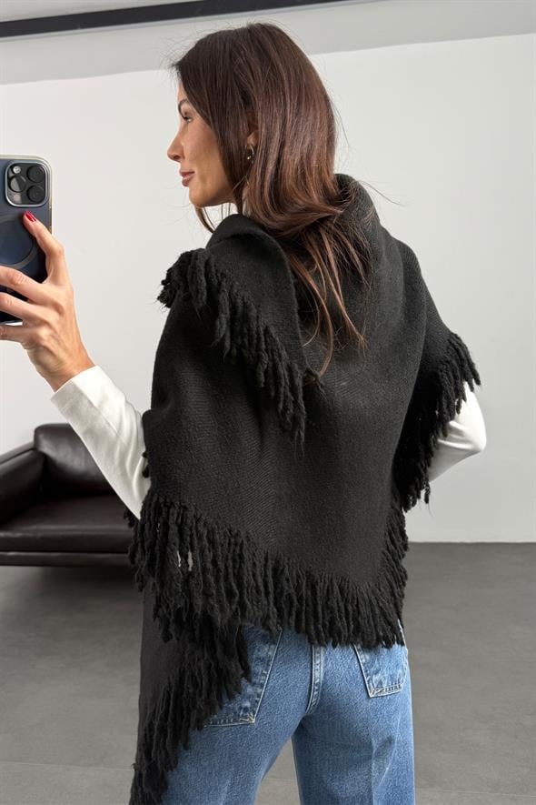 Siyah Püsküllü Üçgen Atkı 16004