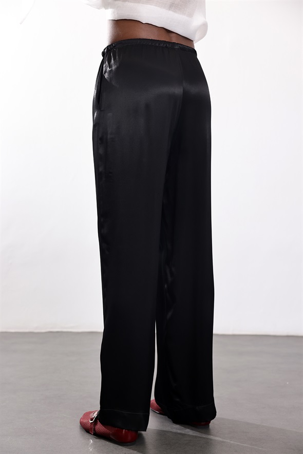 Siyah Saten Görünümlü Pantolon 01015