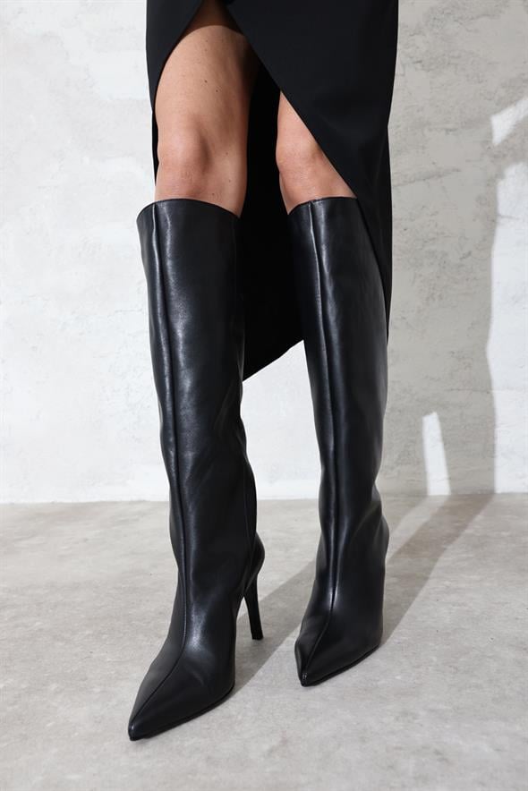Siyah Sivri Burun Topuklu Çizme 24403