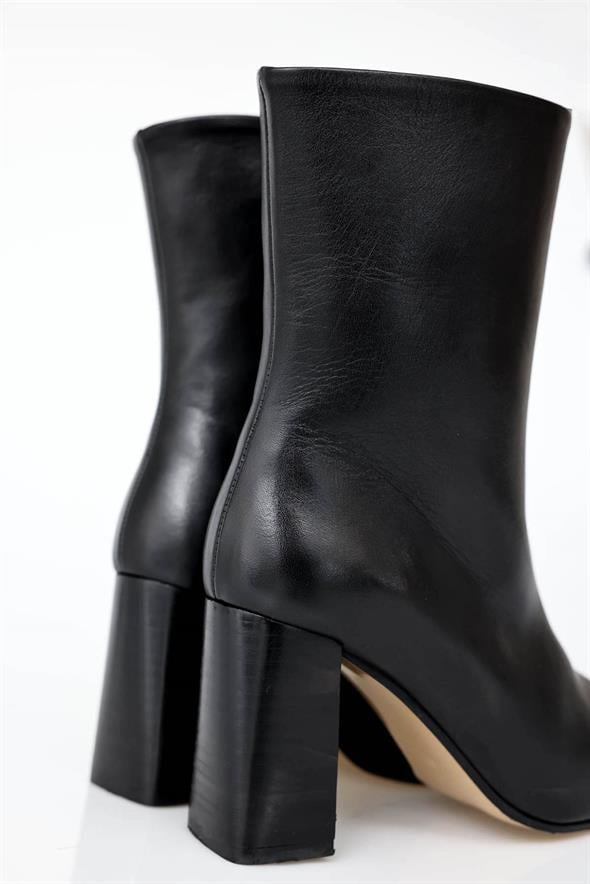 Siyah Topuklu Bot 24454
