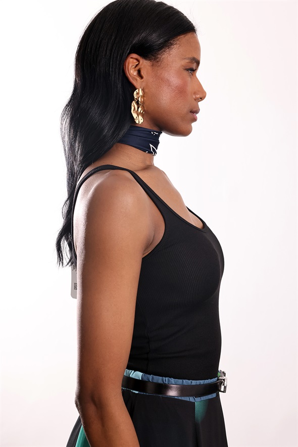 Siyah U Yaka Fitilli Basic Atlet 