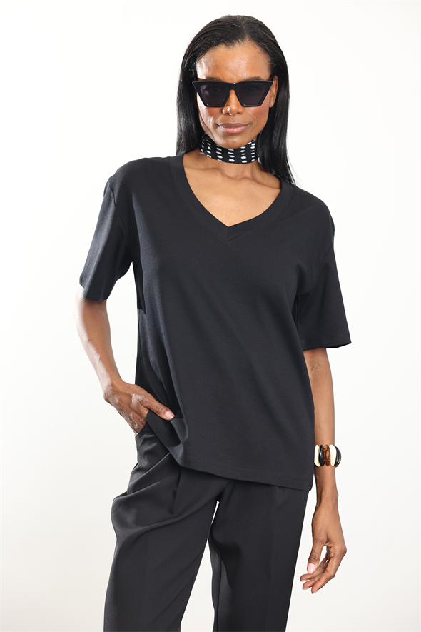 Siyah V Yaka Kısa Kollu Tişört 4021