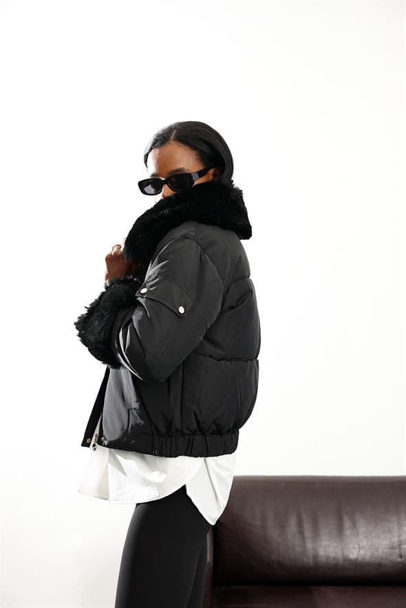 Siyah Yakası Kürklü Su Geçirmez Mont D99626