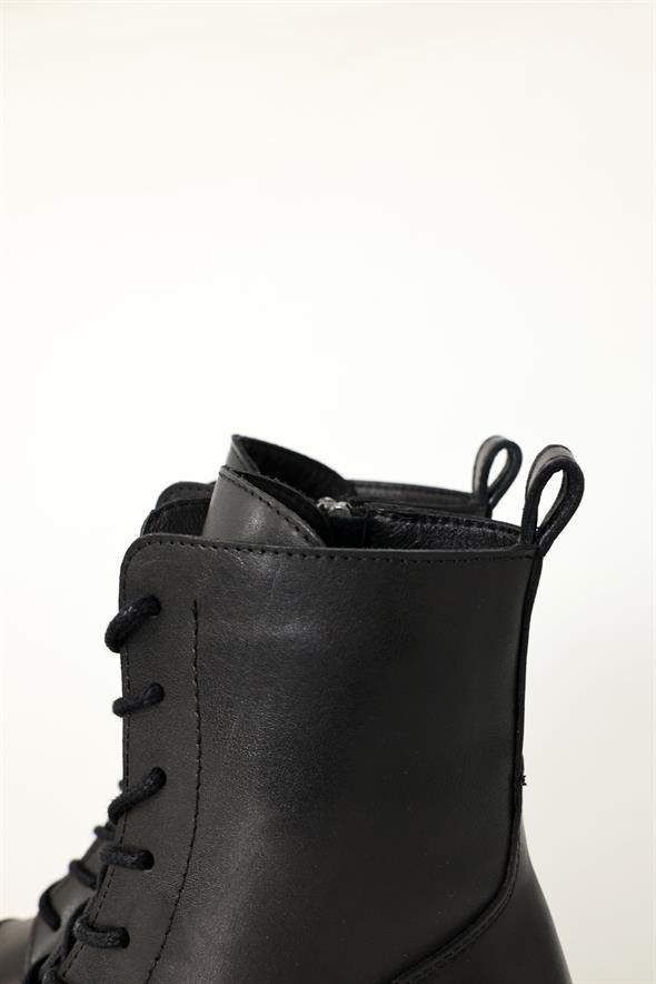 Siyah Yüksek Tabanlı Postal 24428