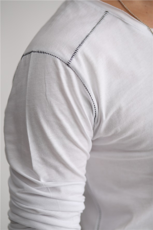 Beyaz Dikiş Detaylı Tshirt K-240