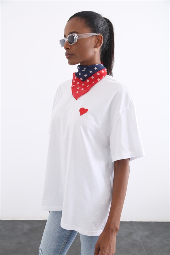 Beyaz Kalp Nakışlı Oversize Tshirt 12109